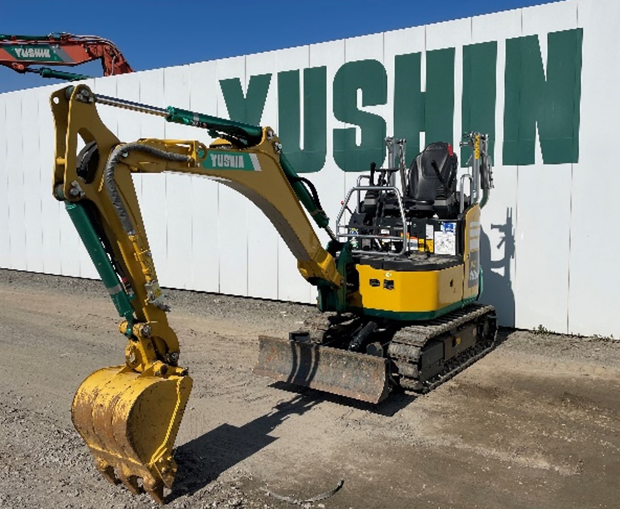 KOMATSU　PC18MR