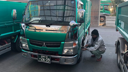 車庫前出発前の車両自主点検